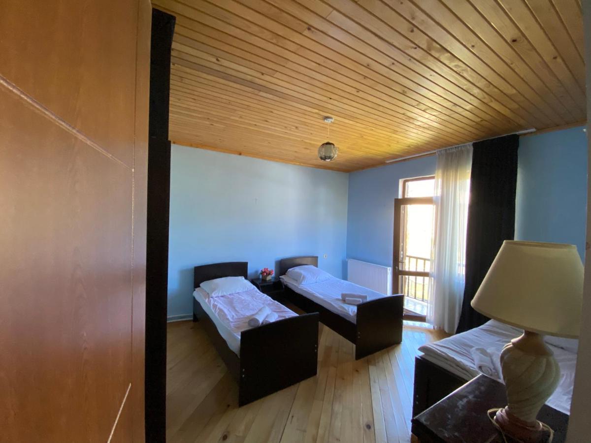 Manana Japaridze'S Guesthouse เมสเตีย ภายนอก รูปภาพ