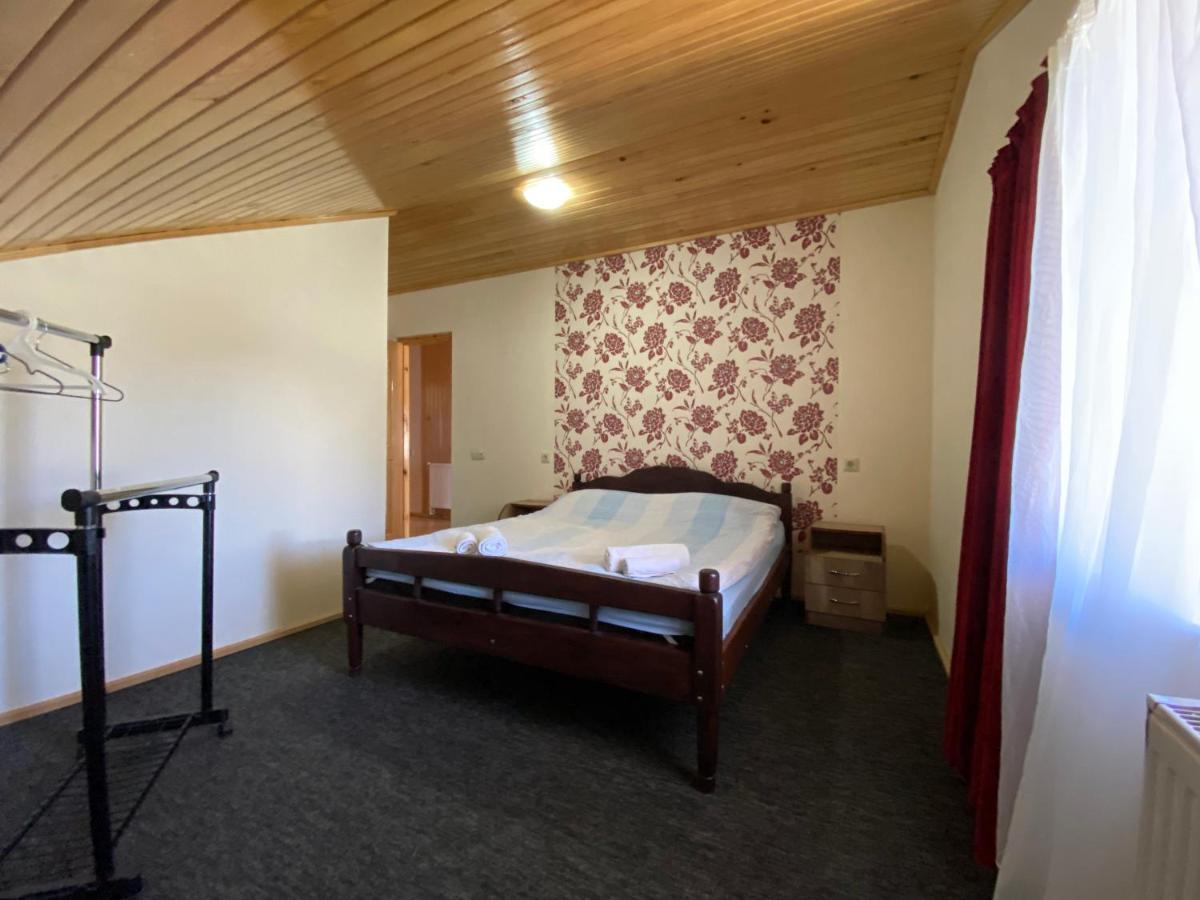 Manana Japaridze'S Guesthouse เมสเตีย ภายนอก รูปภาพ