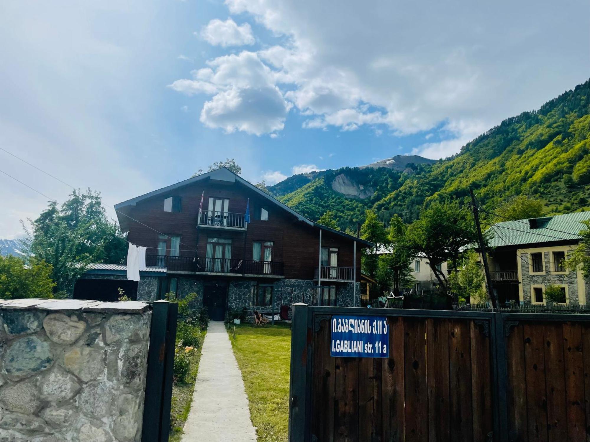 Manana Japaridze'S Guesthouse เมสเตีย ภายนอก รูปภาพ