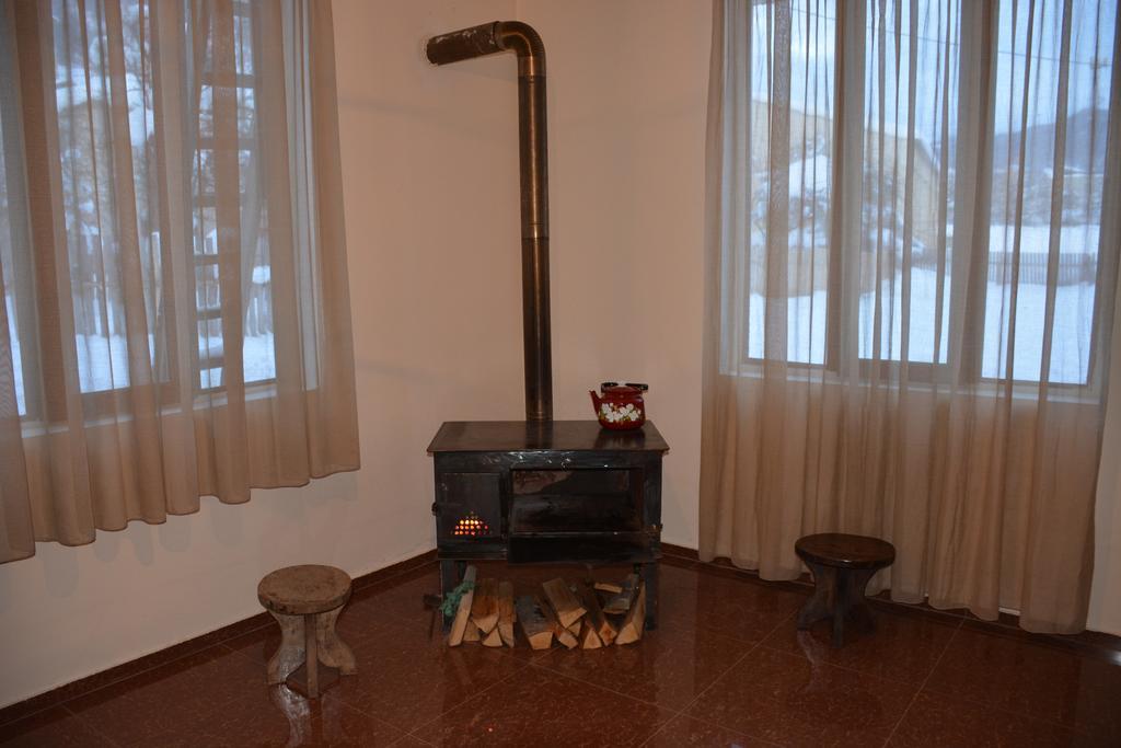 Manana Japaridze'S Guesthouse เมสเตีย ภายนอก รูปภาพ